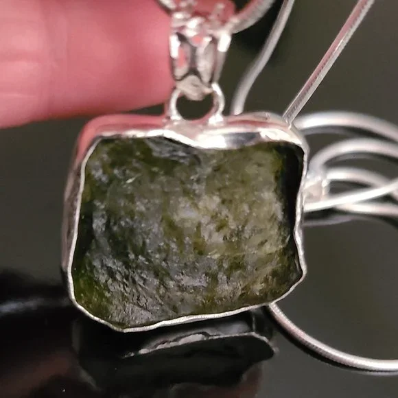 Moldavite Pendant necklace-Moldavite Jewelry -Unisex necklace - Picture 3 of 7